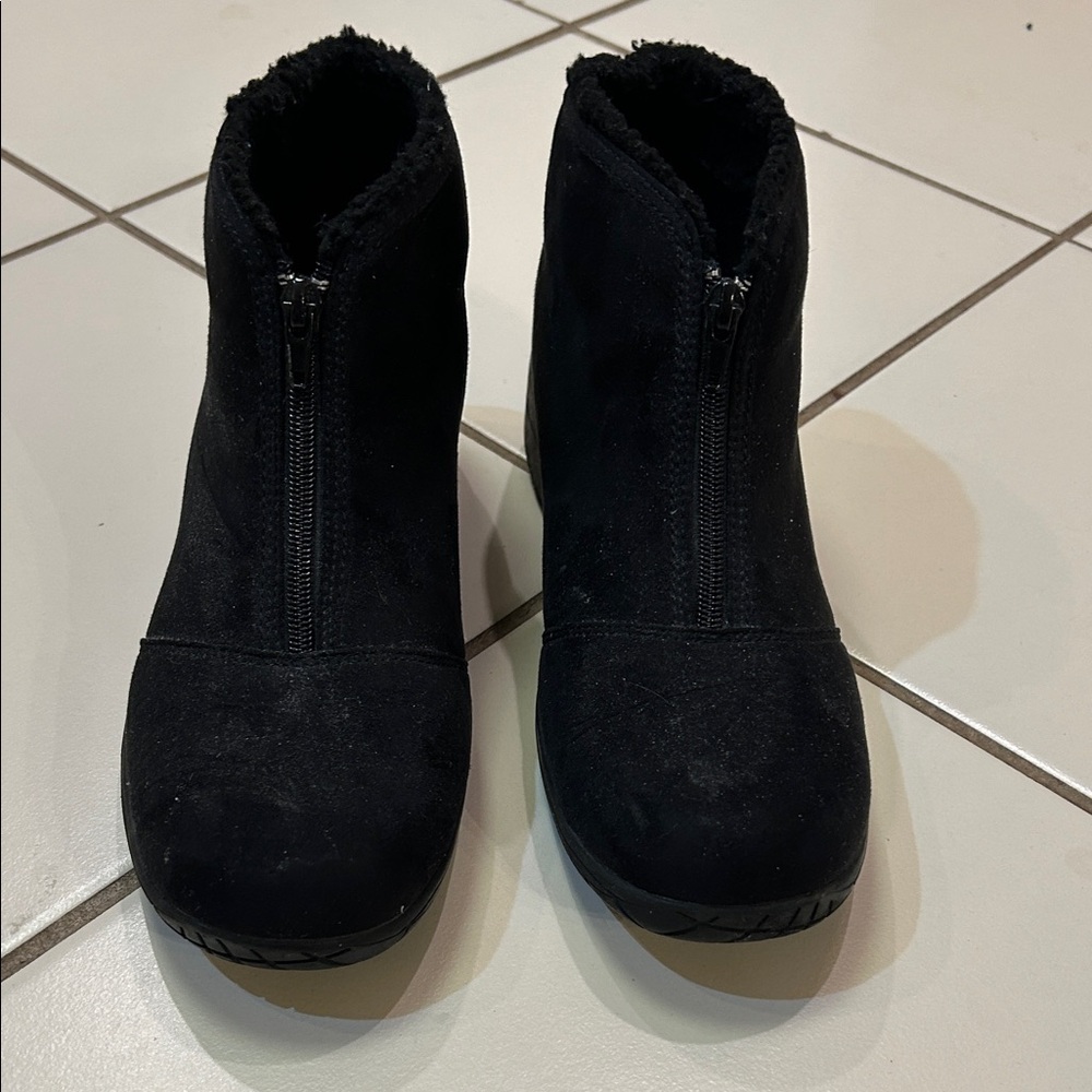 Basic Editions Women's Black Ankle Booties